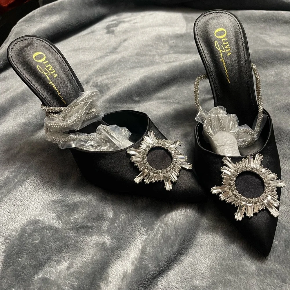 Beautiful shoes just but fit more of a size 8 than 8 1/2. Never wore the shoes. - Picture 4 of 5